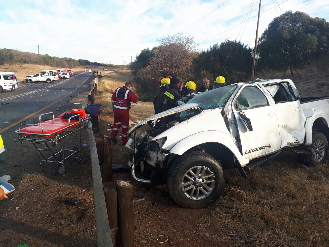Two bakkies collide leaving three men injured on the R24 between ...